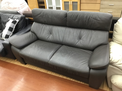 ソファーのダイニングテーブル