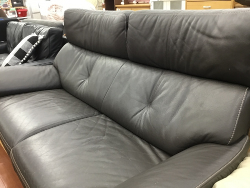 ダイニングテーブルの食器棚