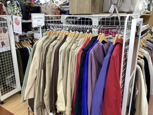 春服のトレンチコート