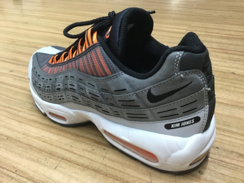 スニーカーのNIKE