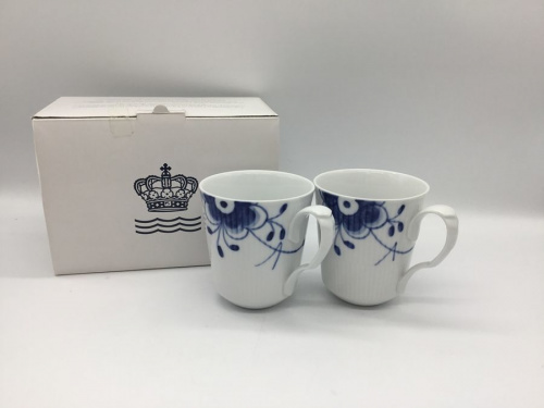 テーブルウェアのマグカップ