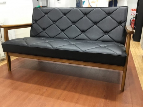 生活家具の二人掛けソファー