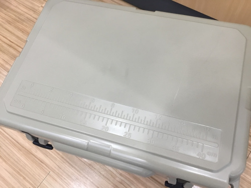 キャンプ用品のクーラーボックス