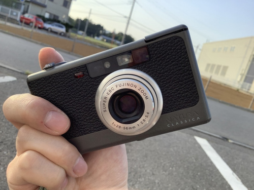 デジタル家電のコンパクトカメラ
