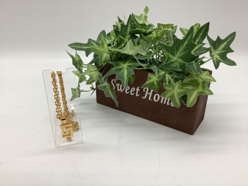 アクセサリーのグリークネックレス