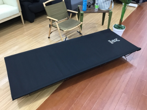 アウトドアのワイドキャンピングベッド