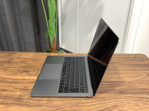 MacBook Air 2019のApple