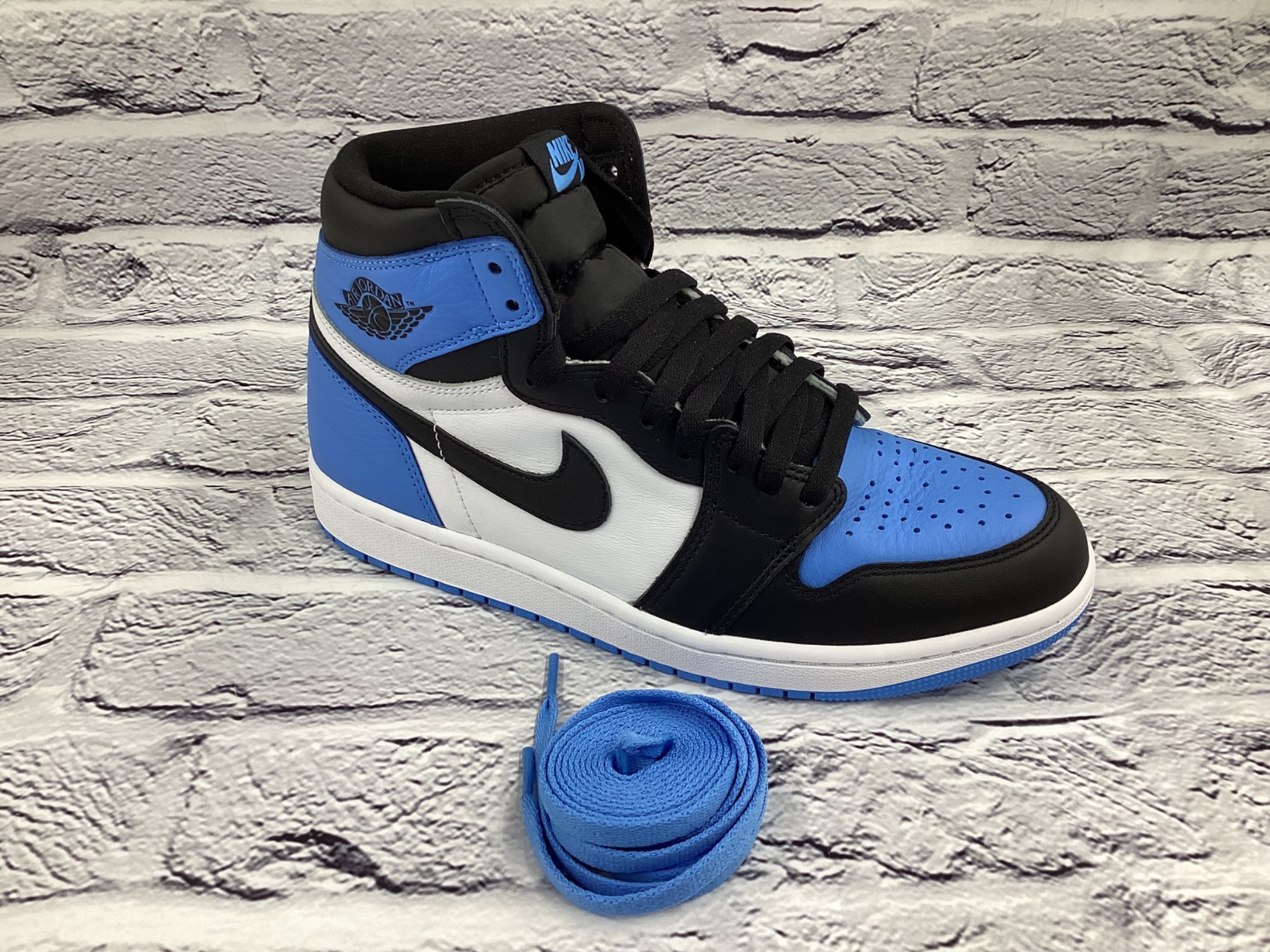 SKYJORDAN スニーカー 青/黒 ハイカット NIKE AIR JORDAN 1 ハイカットスニーカーが買取入荷いたしました