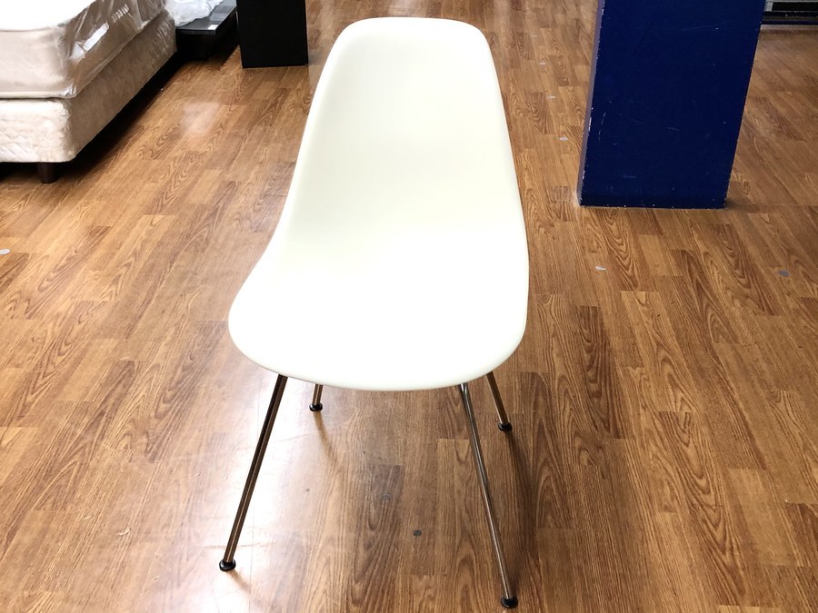 ハーマンミラーのシェルチェアを入荷いたしました！！【南浦和店 