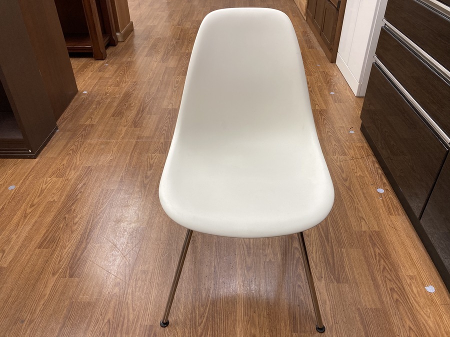 スマホで購入】Herman Millerからシェルチェアをご紹介いたします