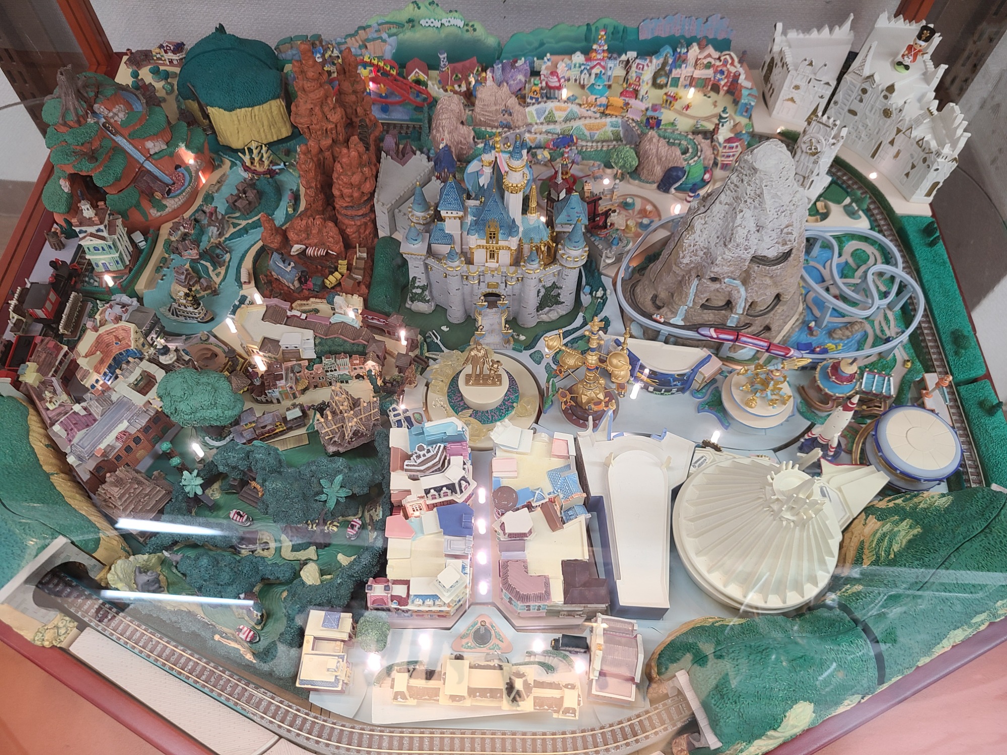 お家の中にディズニーランド！？My Disneylandジオラマ完成品が入荷