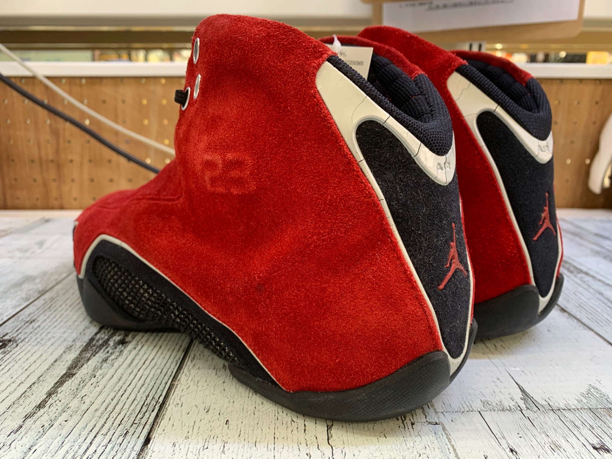 11月末までセール‼️入手困難 ジョーダン21 赤スエード ワイスピ　幻の一足 11月末までセール‼️入手困難 ジョーダン21 赤スエード ワイスピ 幻の