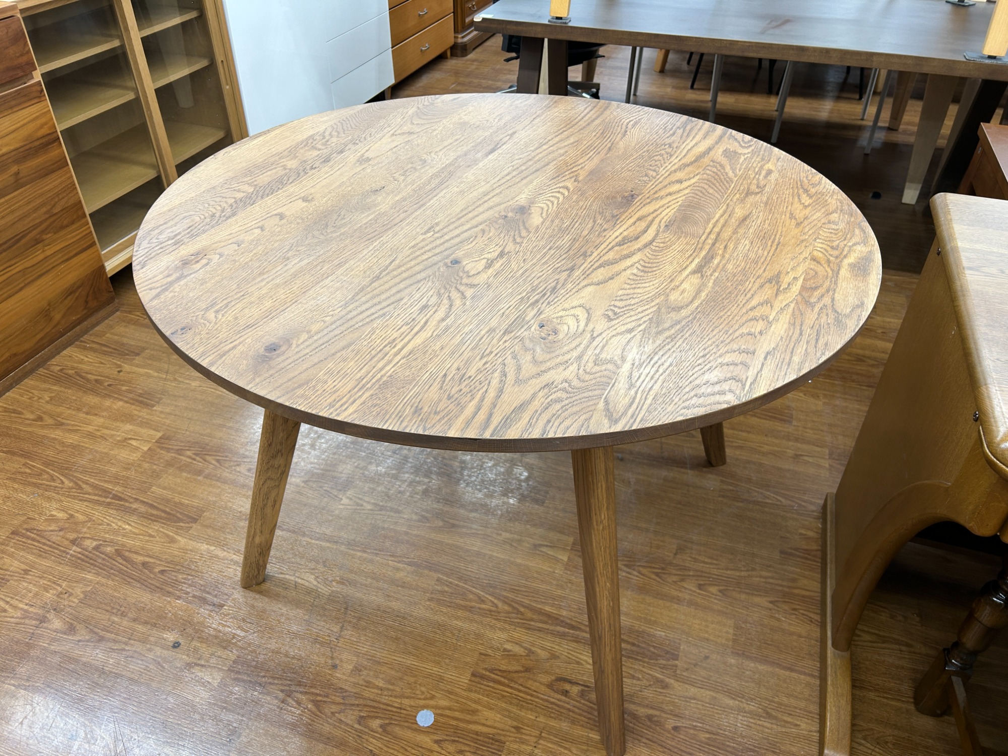 unico ダイニングテーブル入荷致しました。