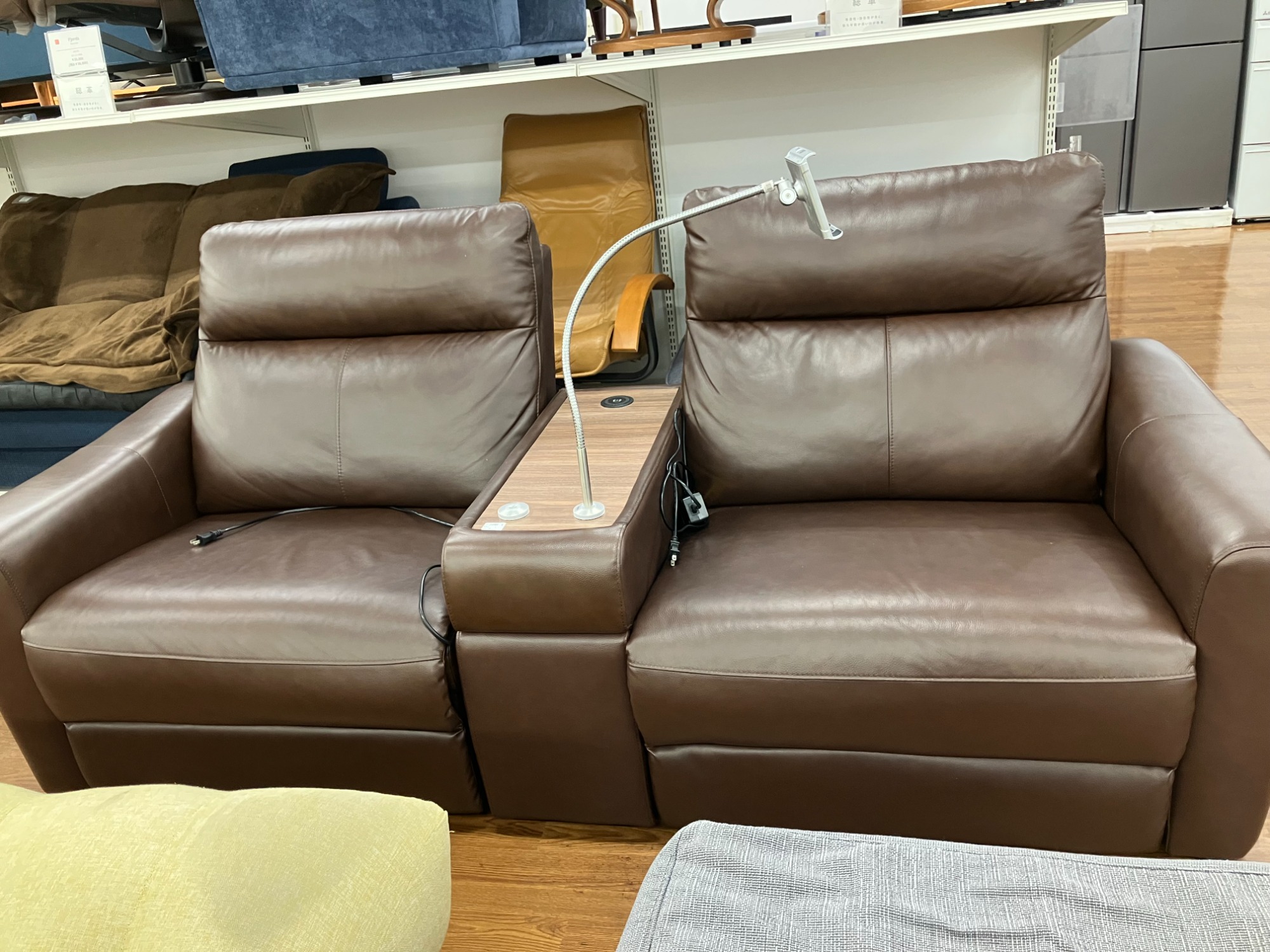 【送料無料】収納付きリクライニングソファー☆同色クッション付き☆ トレファク 南浦和店】ニトリ 電動リクライニングソファー