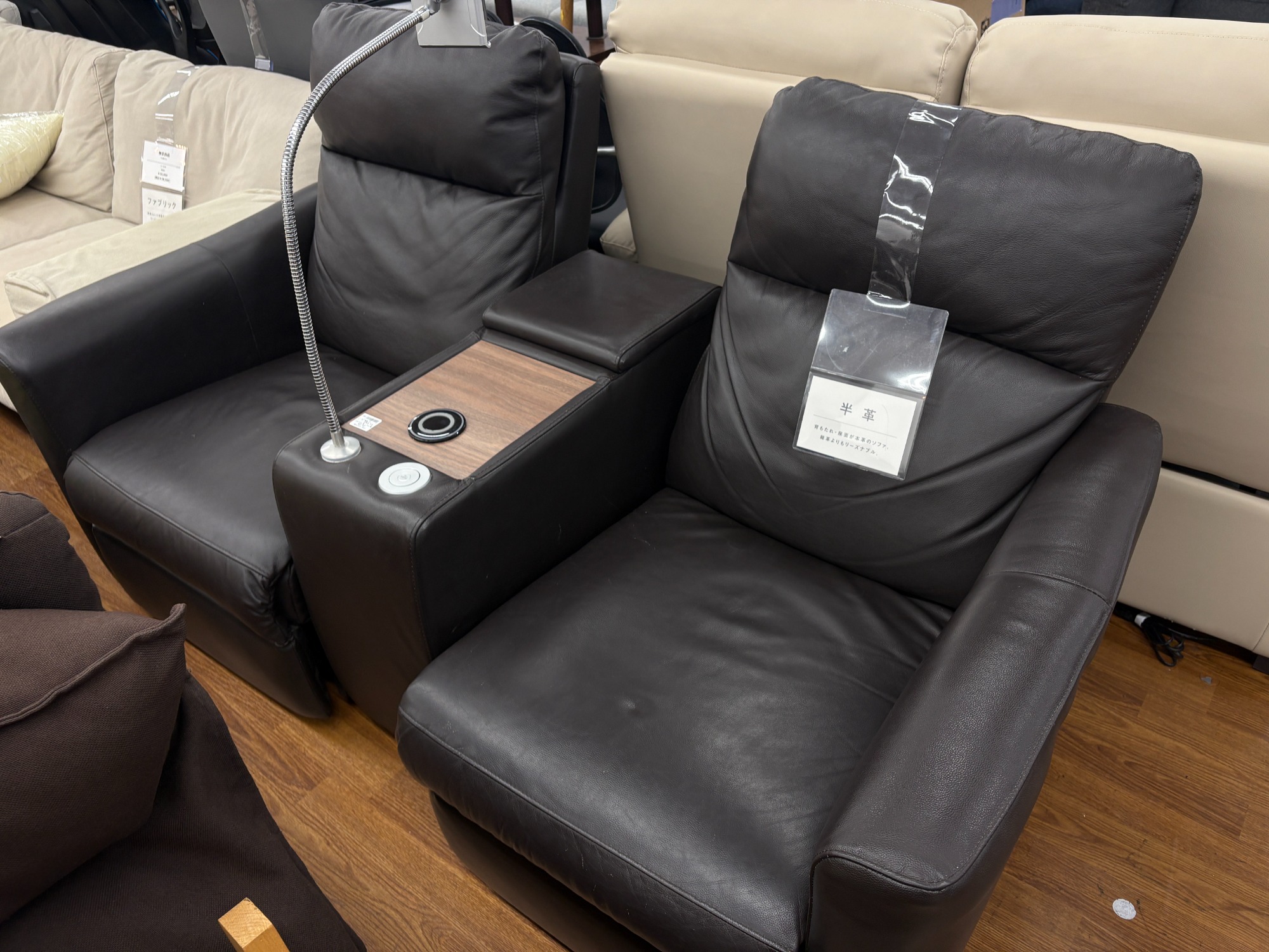 3F家具・家電展示中！】ニトリの2人掛け電動リクライニングソファーが