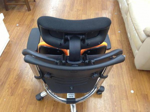 ニーチェチェアの浦和3店舗新入荷