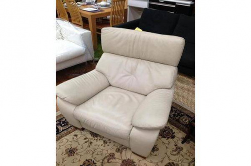 カリモクの浦和3店舗新入荷