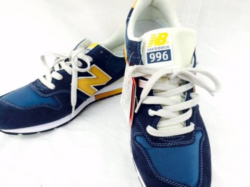 スニーカーのニューバランス(new balance)