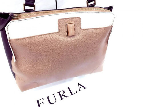 ハンドバッグのFURLA