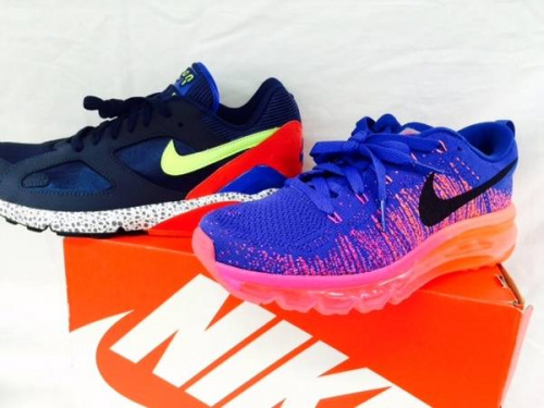 スニーカーのナイキ（NIKE）