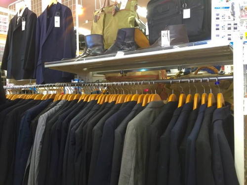 ビジネスアイテムのスーツ