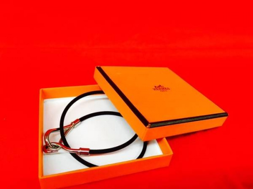 ブランド・ラグジュアリーのアクセサリー