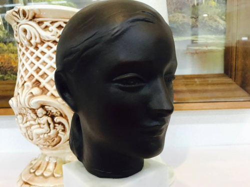 ﾌﾞﾛﾝｽﾞ像の船越保武