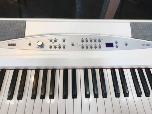 キーボードのKORG