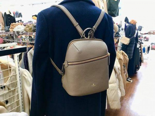 レディースファッションのカジュアルバッグ