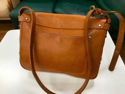 レザーのショルダーバッグ