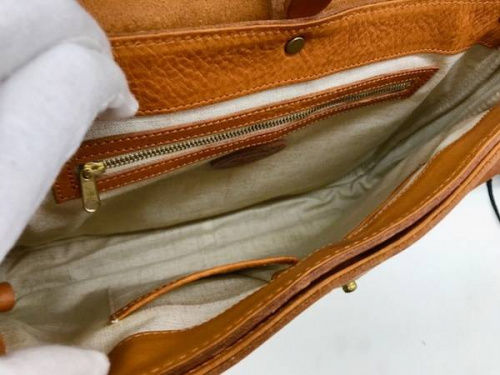 ショルダーバッグのSLOW