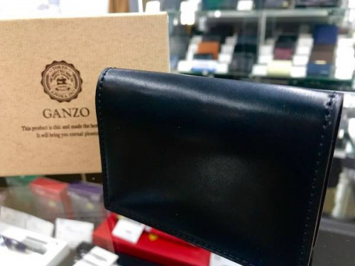 ブランド・ラグジュアリーの名刺入れ