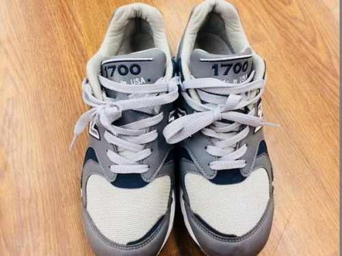 スニーカーのニューバランス（new balance）