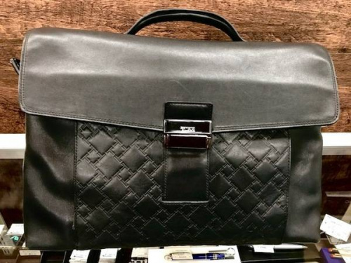 ビジネスアイテムの腕時計