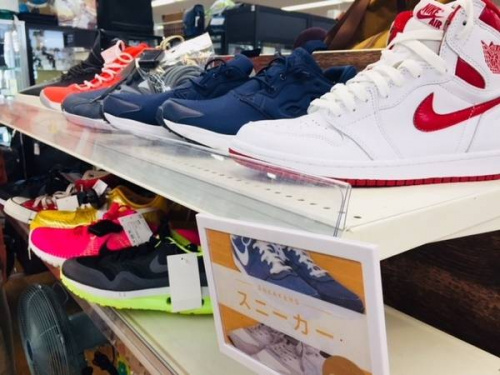 adidas　のナイキ（NIKE）