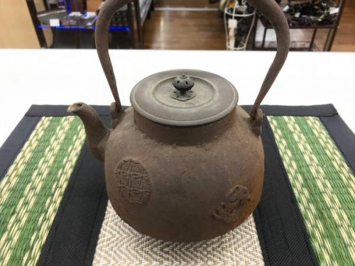 和食器の鉄瓶