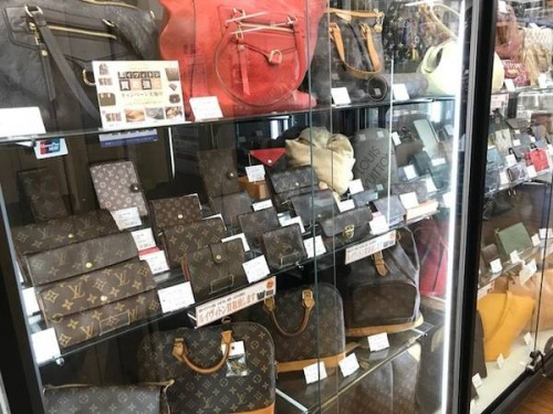 LOUIS VUITTON