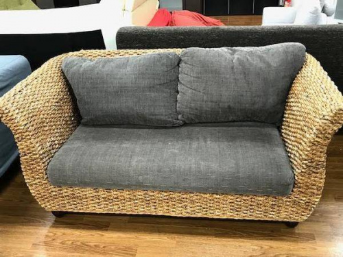 ソファのラタンソファ