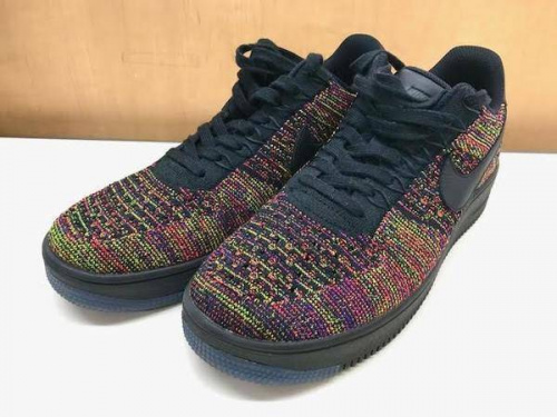 NIKE