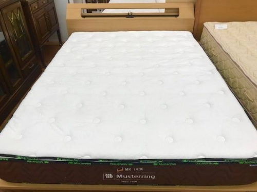 ベッドのセミダブルベッド