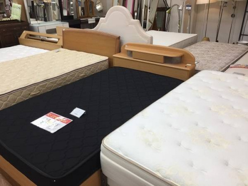 家具のベッド