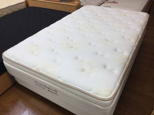 ベッドのセミダブルベッド