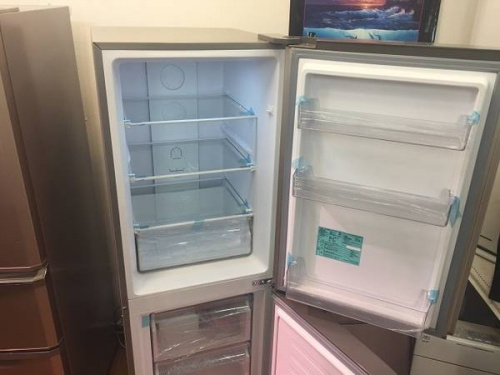 冷蔵庫の2ドア冷蔵庫