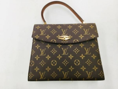 バッグのLOUIS VUITTON