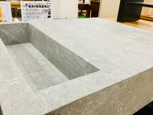 生活家具のテーブル