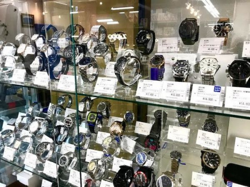 スーツの腕時計