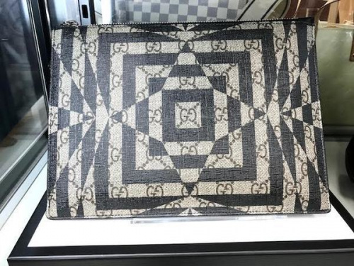 LOUIS VUITTONのGUCCI