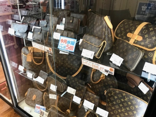 バッグのLOUIS VUITTON