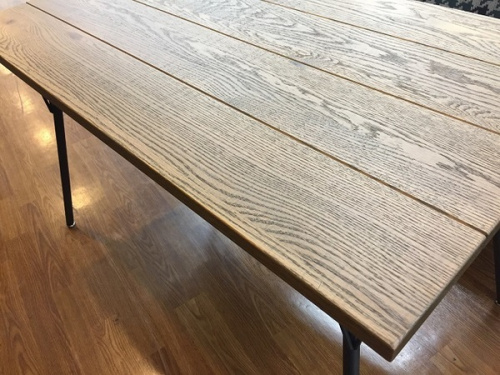 生活家具のテーブル