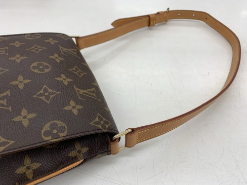 ショルダーバッグのLOUIS VUITTON